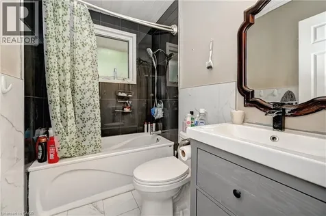 525 Fallingbrook Drive Waterloo ON N2L 4N2