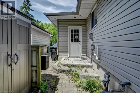 525 Fallingbrook Drive Waterloo ON N2L 4N2