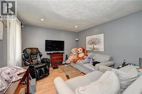 525 Fallingbrook Drive Waterloo ON N2L 4N2