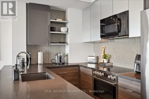 33 Shore Breeze Drive Toronto (mimico) ON M8V 0G1