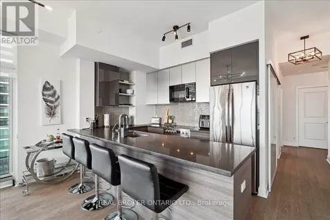 33 Shore Breeze Drive Toronto (mimico) ON M8V 0G1