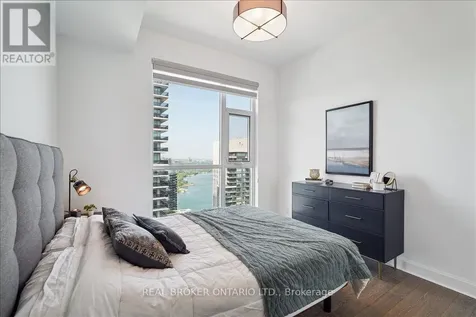 33 Shore Breeze Drive Toronto (mimico) ON M8V 0G1