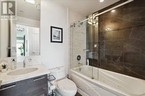 33 Shore Breeze Drive Toronto (mimico) ON M8V 0G1