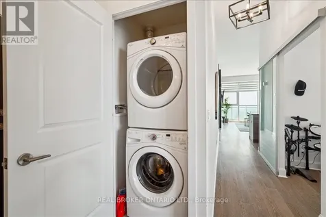 33 Shore Breeze Drive Toronto (mimico) ON M8V 0G1