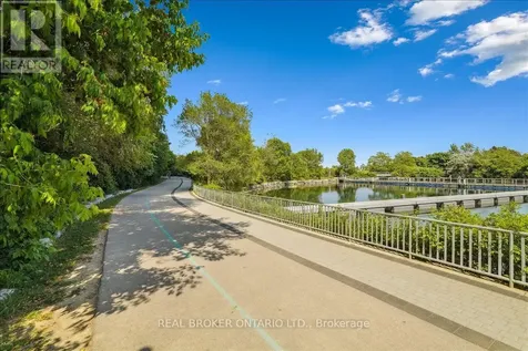 33 Shore Breeze Drive Toronto (mimico) ON M8V 0G1