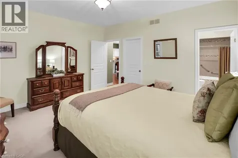 8 Muscat Drive Grimsby ON L3M 5S7