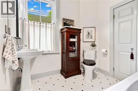 10 Selkirk Street Cambridge ON N1S 1Z1