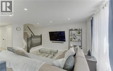 26 Hartley Court Cambridge ON N1R 8J4