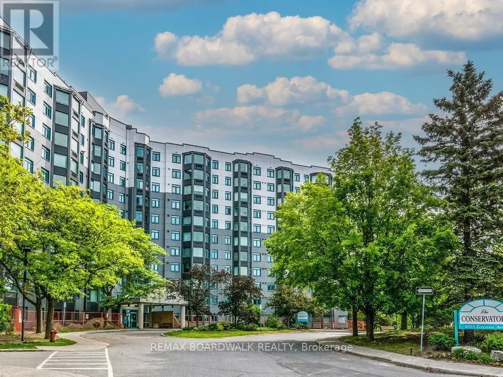 1025 Grenon Avenue Ottawa ON K2B 8S5