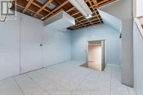 2202 Orient Park Drive Ottawa ON K1B 4W2