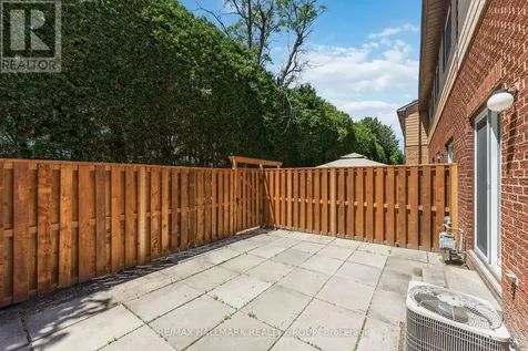 2202 Orient Park Drive Ottawa ON K1B 4W2