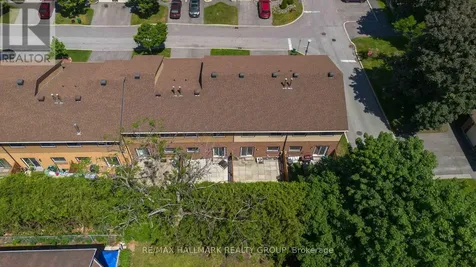 2202 Orient Park Drive Ottawa ON K1B 4W2
