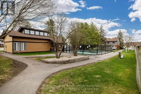 2202 Orient Park Drive Ottawa ON K1B 4W2