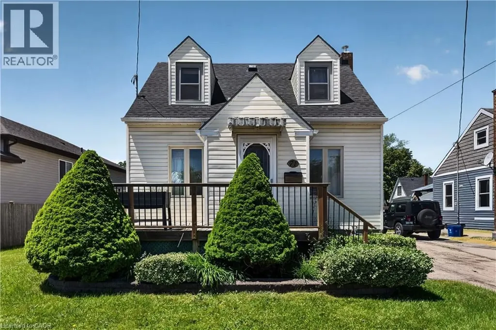 71 Scholfield Avenue South Welland ON L3B 1N4