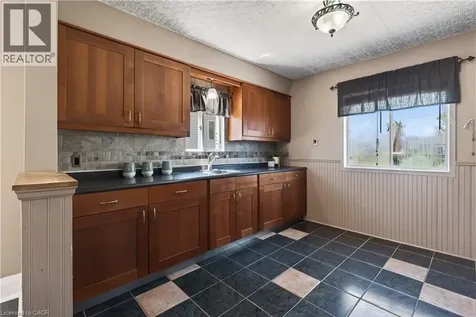 71 Scholfield Avenue South Welland ON L3B 1N4