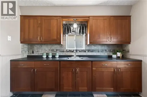 71 Scholfield Avenue South Welland ON L3B 1N4