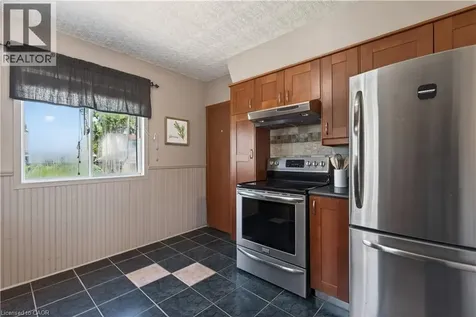 71 Scholfield Avenue South Welland ON L3B 1N4