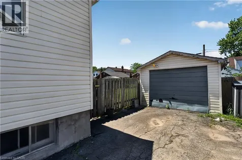71 Scholfield Avenue South Welland ON L3B 1N4