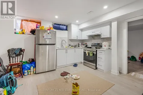 26A Helene Crescent Waterloo ON N2L 5E5
