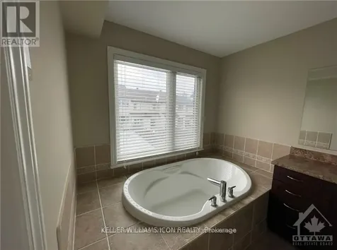 957 Fletcher Circle Ottawa ON K2T 0B9