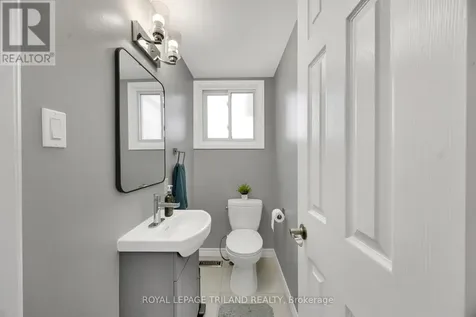 59 Vanier Place St. Thomas ON N5R 5S4