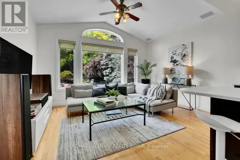 16 Hemlo Crescent Ottawa ON K2T 1C7