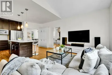 16 Hemlo Crescent Ottawa ON K2T 1C7