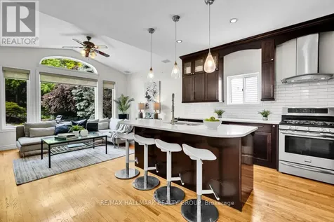 16 Hemlo Crescent Ottawa ON K2T 1C7