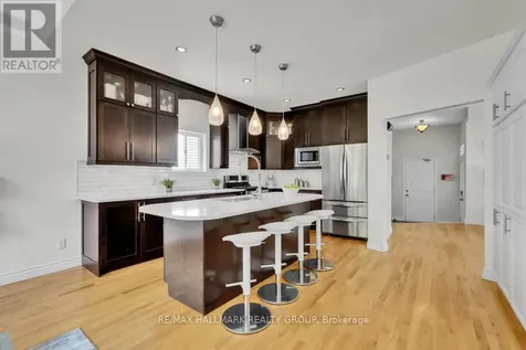 16 Hemlo Crescent Ottawa ON K2T 1C7
