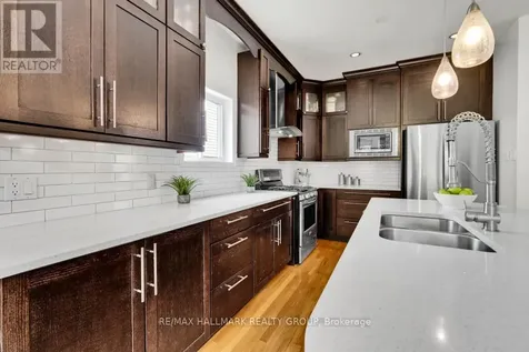 16 Hemlo Crescent Ottawa ON K2T 1C7