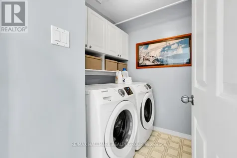 16 Hemlo Crescent Ottawa ON K2T 1C7