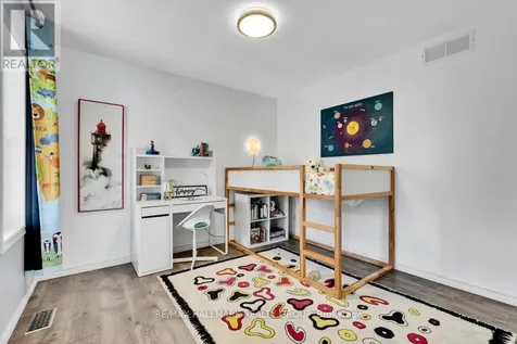 16 Hemlo Crescent Ottawa ON K2T 1C7