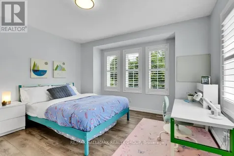 16 Hemlo Crescent Ottawa ON K2T 1C7