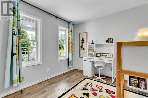 16 Hemlo Crescent Ottawa ON K2T 1C7