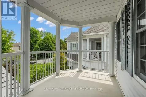 16 Hemlo Crescent Ottawa ON K2T 1C7