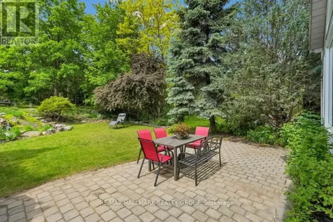 16 Hemlo Crescent Ottawa ON K2T 1C7