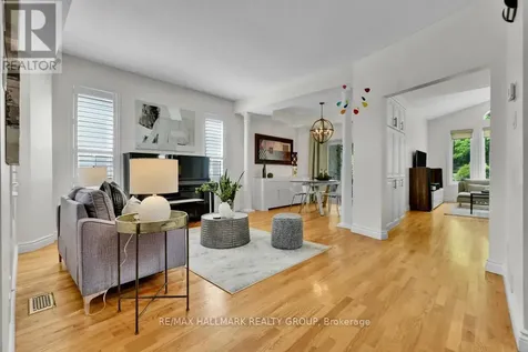 16 Hemlo Crescent Ottawa ON K2T 1C7