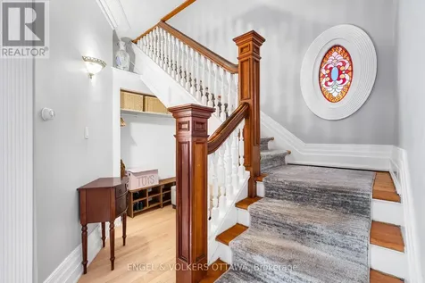 553 Gilmour Street Ottawa ON K1R 5L5