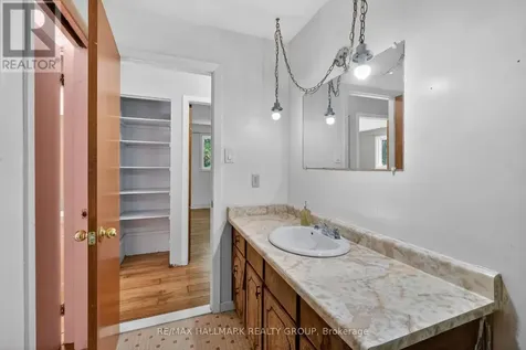 1412 Maxime Street Ottawa ON K1B 3L1