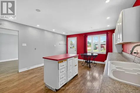 1412 Maxime Street Ottawa ON K1B 3L1