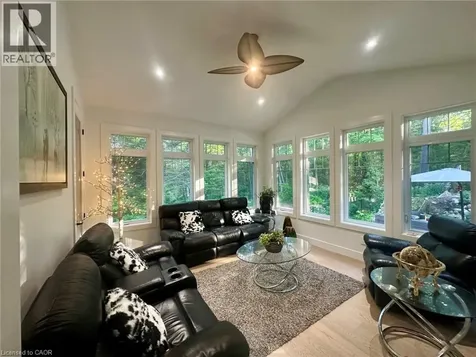 13 Timberrun Court Hamilton ON L0P 1B0