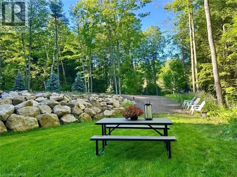 13 Timberrun Court Hamilton ON L0P 1B0