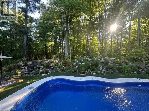 13 Timberrun Court Hamilton ON L0P 1B0
