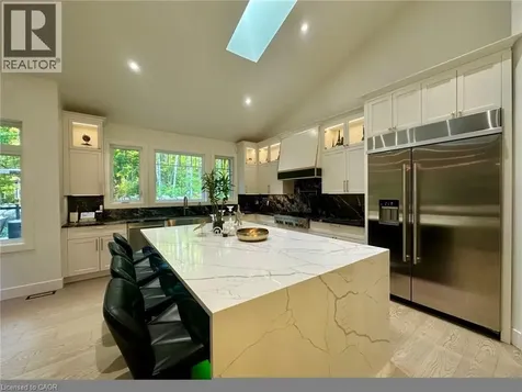 13 Timberrun Court Hamilton ON L0P 1B0