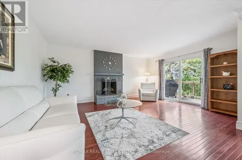 21 Tinatawa Court Kitchener ON N2A 3K4