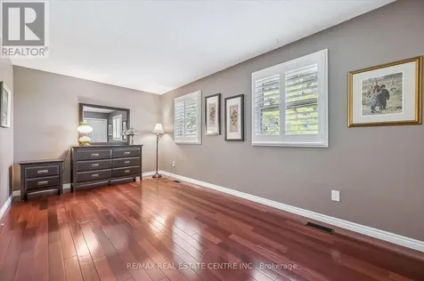 21 Tinatawa Court Kitchener ON N2A 3K4
