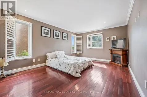 21 Tinatawa Court Kitchener ON N2A 3K4