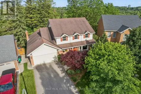 21 Tinatawa Court Kitchener ON N2A 3K4