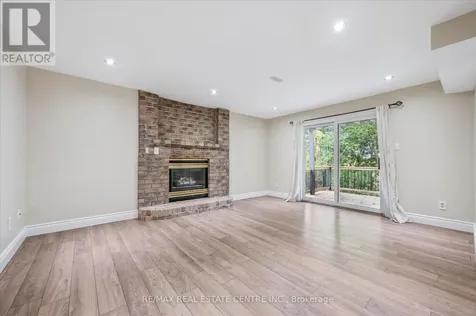21 Tinatawa Court Kitchener ON N2A 3K4
