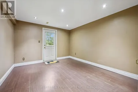 21 Tinatawa Court Kitchener ON N2A 3K4